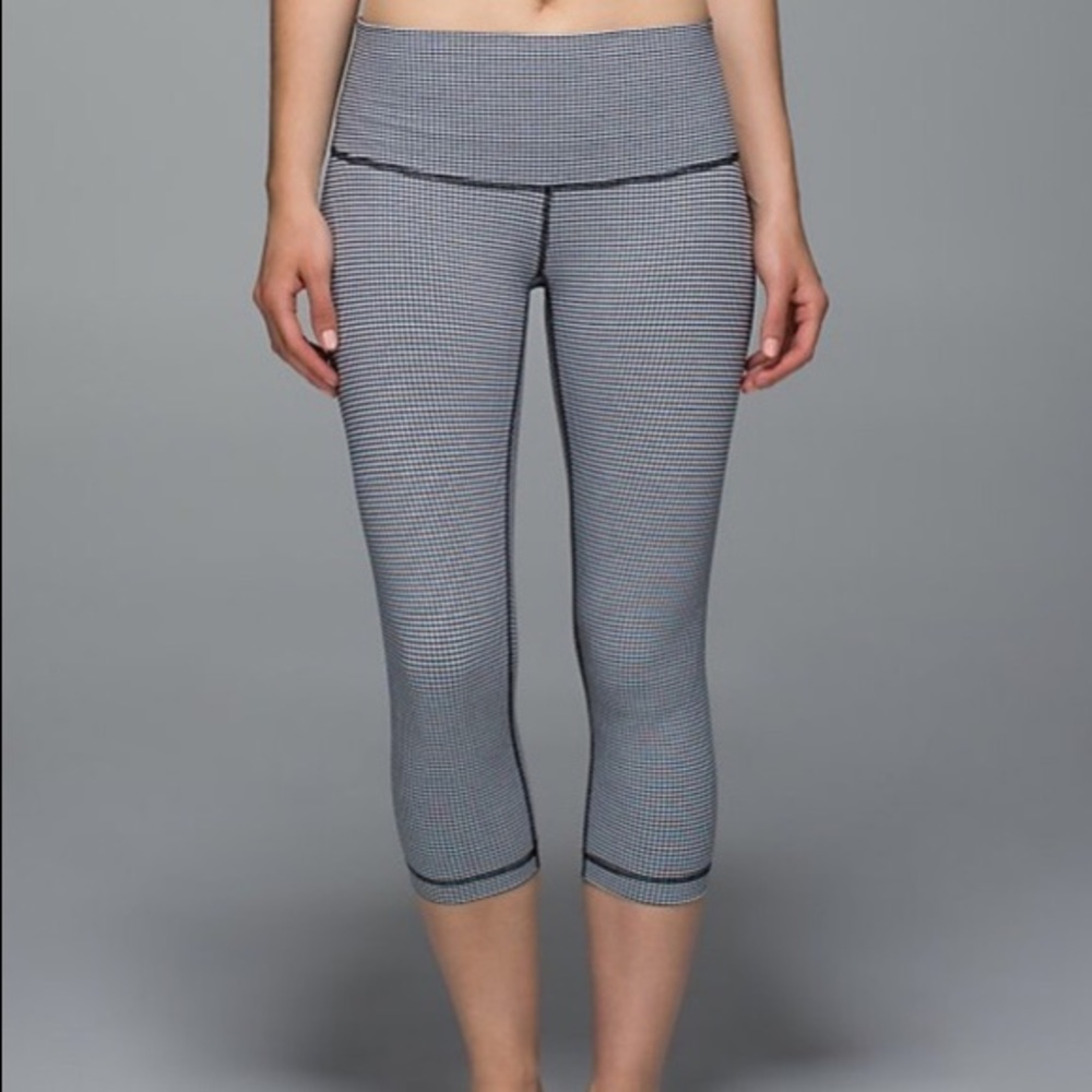 Like new Lululemon Wunder Under Ginham crops